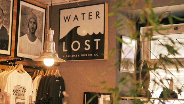 Waterlost Shop / Surfschool - Loja de roupa