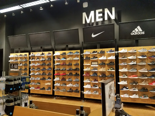 Shoe Store «Finish Line», reviews and photos, 801 Hawthorn Center, Vernon Hills, IL 60061, USA