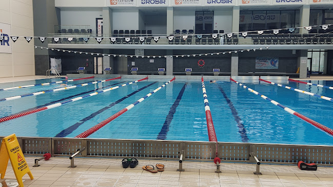 Basen przy ul. Matuszczaka w Rzeszowie - Kompleks sportowy