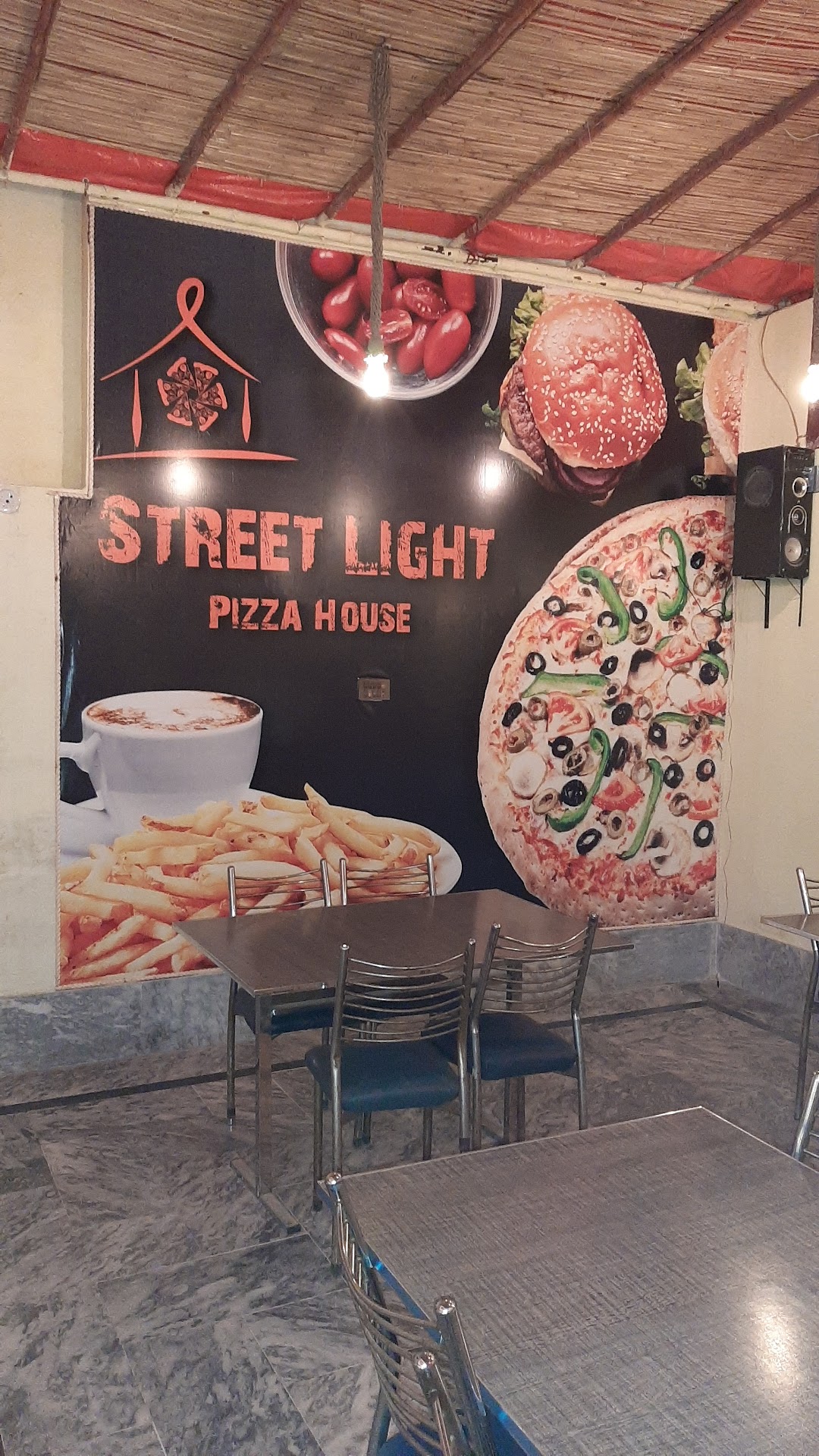 Street light pizza house