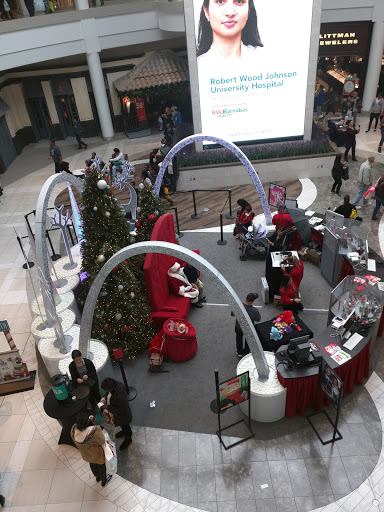 Shopping Mall «Menlo Park Mall», reviews and photos, 55 Parsonage Rd, Edison, NJ 08837, USA