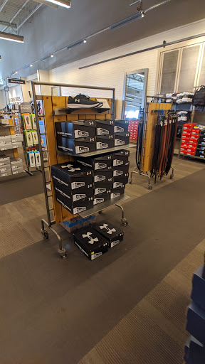 Shoe Store «DSW Designer Shoe Warehouse», reviews and photos, 11500 Burleigh St., Wauwatosa, WI 53222, USA