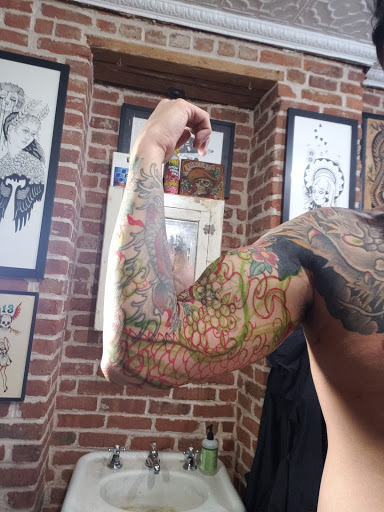 Tattoo Shop «Greenpoint Tattoo Company», reviews and photos, 131 Meserole Ave, Brooklyn, NY 11222, USA