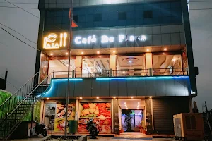 Cafe de plaza image
