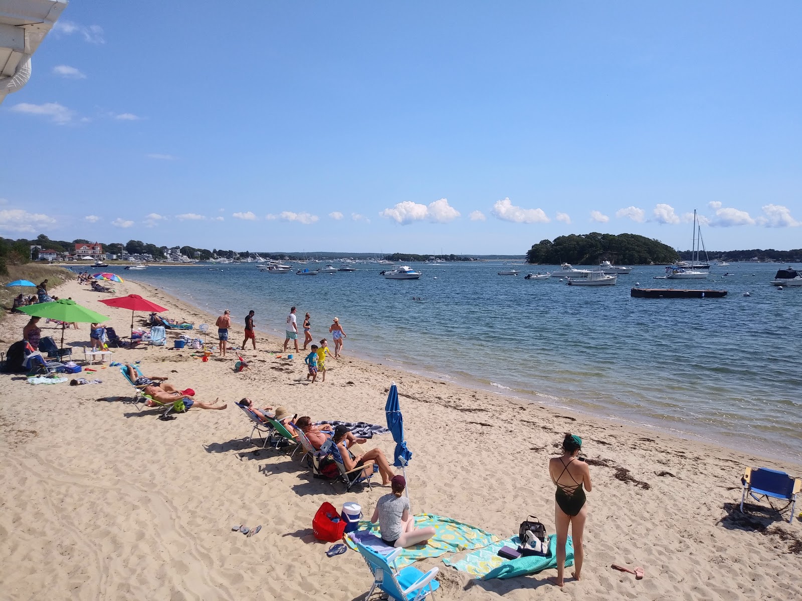 Foto av Onset Beach med beige sand yta