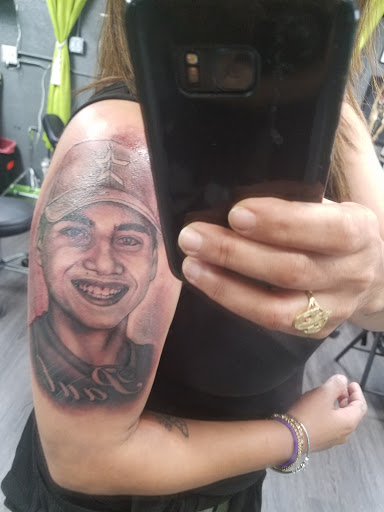 Tattoo Shop «Double Cross Tattoo», reviews and photos, 3624 W Broward Blvd, Fort Lauderdale, FL 33312, USA