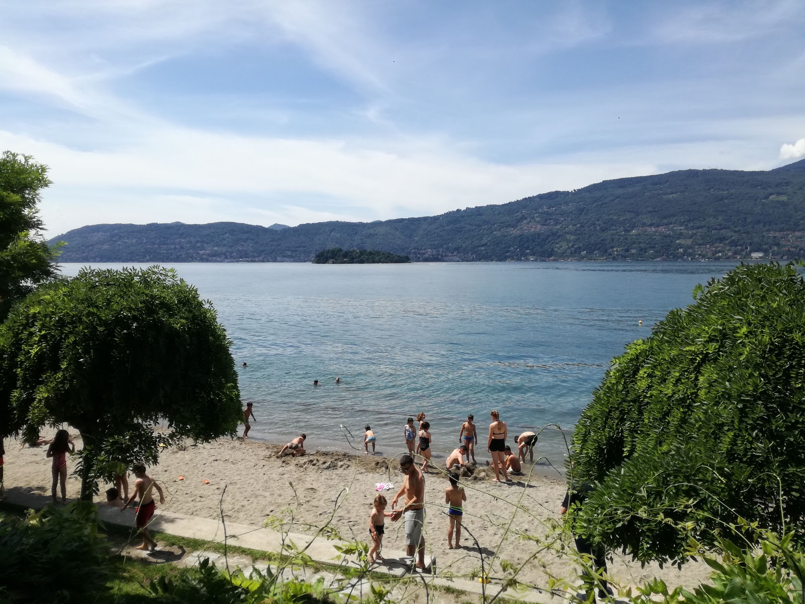 Photo of Spiaggia di Suna and the settlement