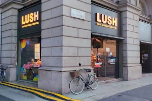 LUSH Cosmetics Milano Duomo image