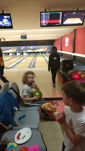 Bowling Alley «AMF Pro 300 Lanes», reviews and photos, 3031 SE Powell Blvd, Portland, OR 97202, USA