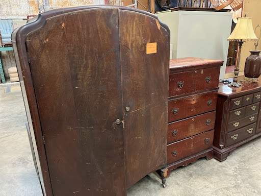 Used Furniture Store «Cobwebs Used Furniture», reviews and photos, 1008 Wappoo Rd, Charleston, SC 29407, USA