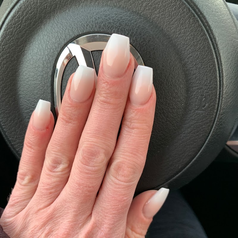 Glamour Nails & Spa - Calgary