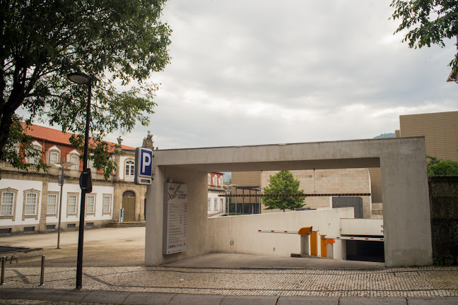 Avaliações doParque Público Centro Cultural Vila Flôr em Guimarães - Estacionamento