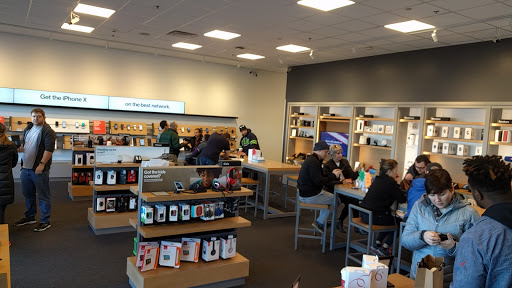 Cell Phone Store «Verizon», reviews and photos, 1255 N 205th St #101, Shoreline, WA 98133, USA