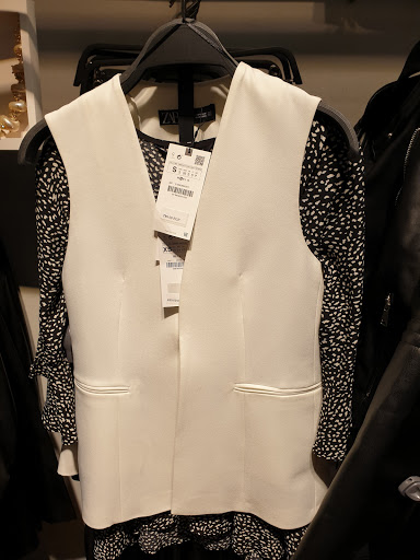 Stores to buy women's quilted vests Cairo