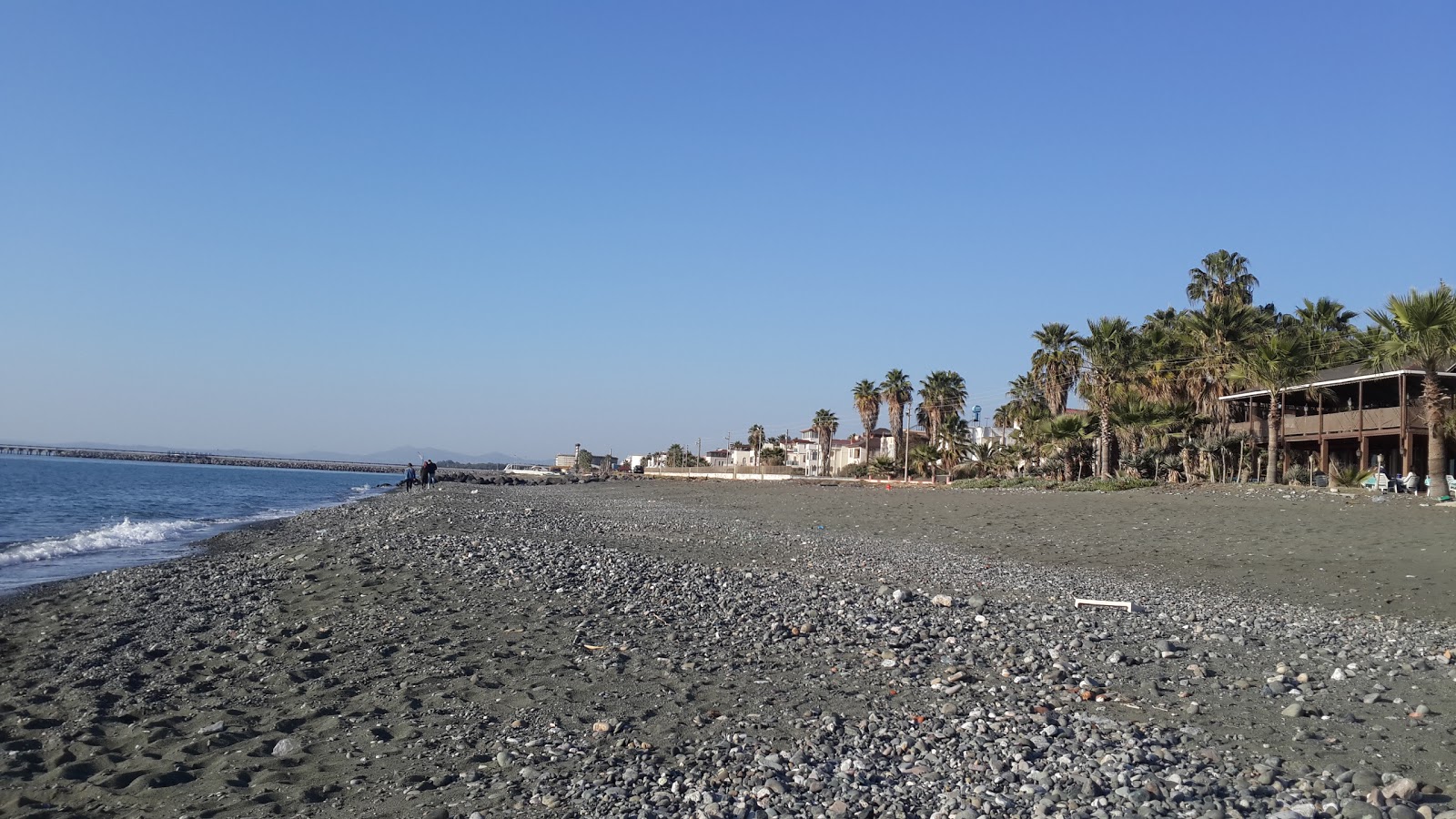 Foto av Burnaz beach med harmaa hiekka ja kivi yta