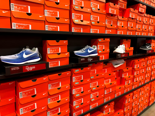 Clothing Store «Nike Factory Store», reviews and photos, 5220 Fashion Outlets Way #1125, Rosemont, IL 60018, USA