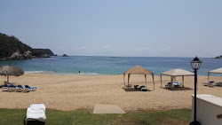Photo de Plage de Tangolunda II protégé par des falaises