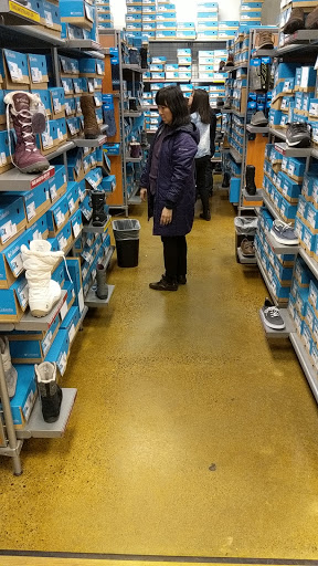 Sportswear Store «Columbia Sportswear Outlet», reviews and photos, 3 Monroe Pkwy, Lake Oswego, OR 97035, USA