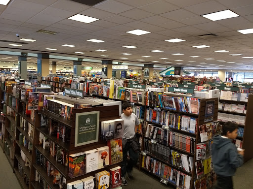 Book Store «Barnes & Noble», reviews and photos, 5405 Touhy Ave, Skokie, IL 60077, USA