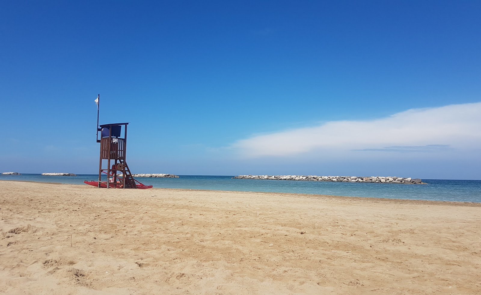 Sottomonte Pesaro Beach'in fotoğrafı kısmen tatil bölgesi