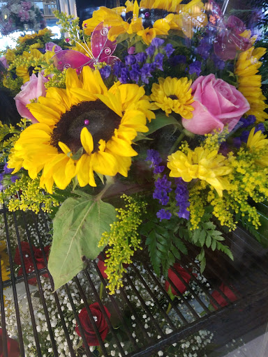 Florist «Blossoms Design Boutique», reviews and photos, 160 Smithfield Ave, Pawtucket, RI 02860, USA