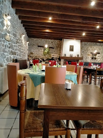 Atmosphère du L'Henriette restaurant (groupe 80 cvts) dans le Livradois Forez en Auvergne à 20 mn d'Ambert. Spécialité Auvergnate à Auzelles - n°10
