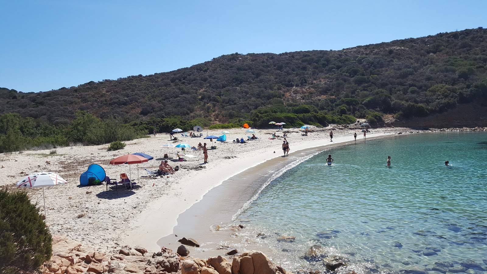 Foto di Spiaggia di Porto Tramatzu con una superficie del sabbia bianca