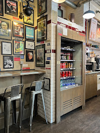 Atmosphère du Restaurant américain BAGELSTEIN • Bagels & Coffee shop à Paris - n°8