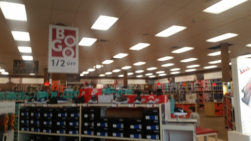 Shoe Store «Famous Footwear», reviews and photos, 6485 Keizer Station Blvd, Keizer, OR 97303, USA