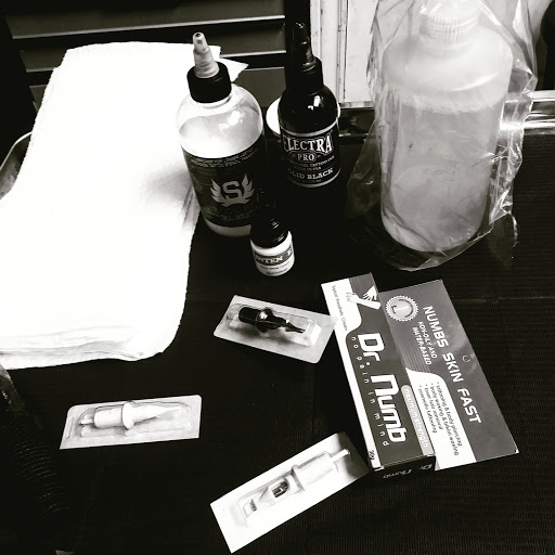 Tattoo Shop «Royal Ink», reviews and photos, 6408 Gulf Fwy, Houston, TX 77023, USA