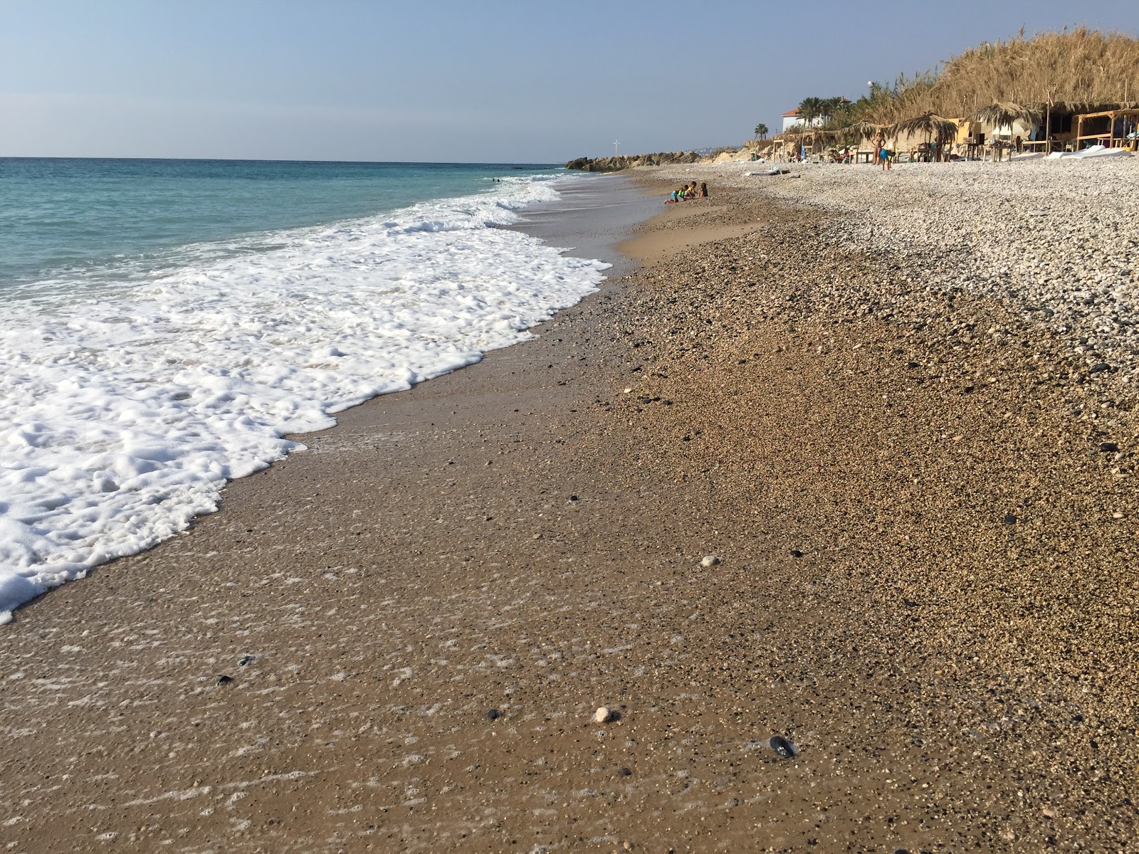 Foto di Okaibe Beach con una superficie del ciottoli beige