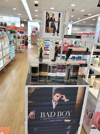 Cosmetics Store «Ulta Beauty», reviews and photos, 2155 W 22nd St #7, Oak Brook, IL 60523, USA