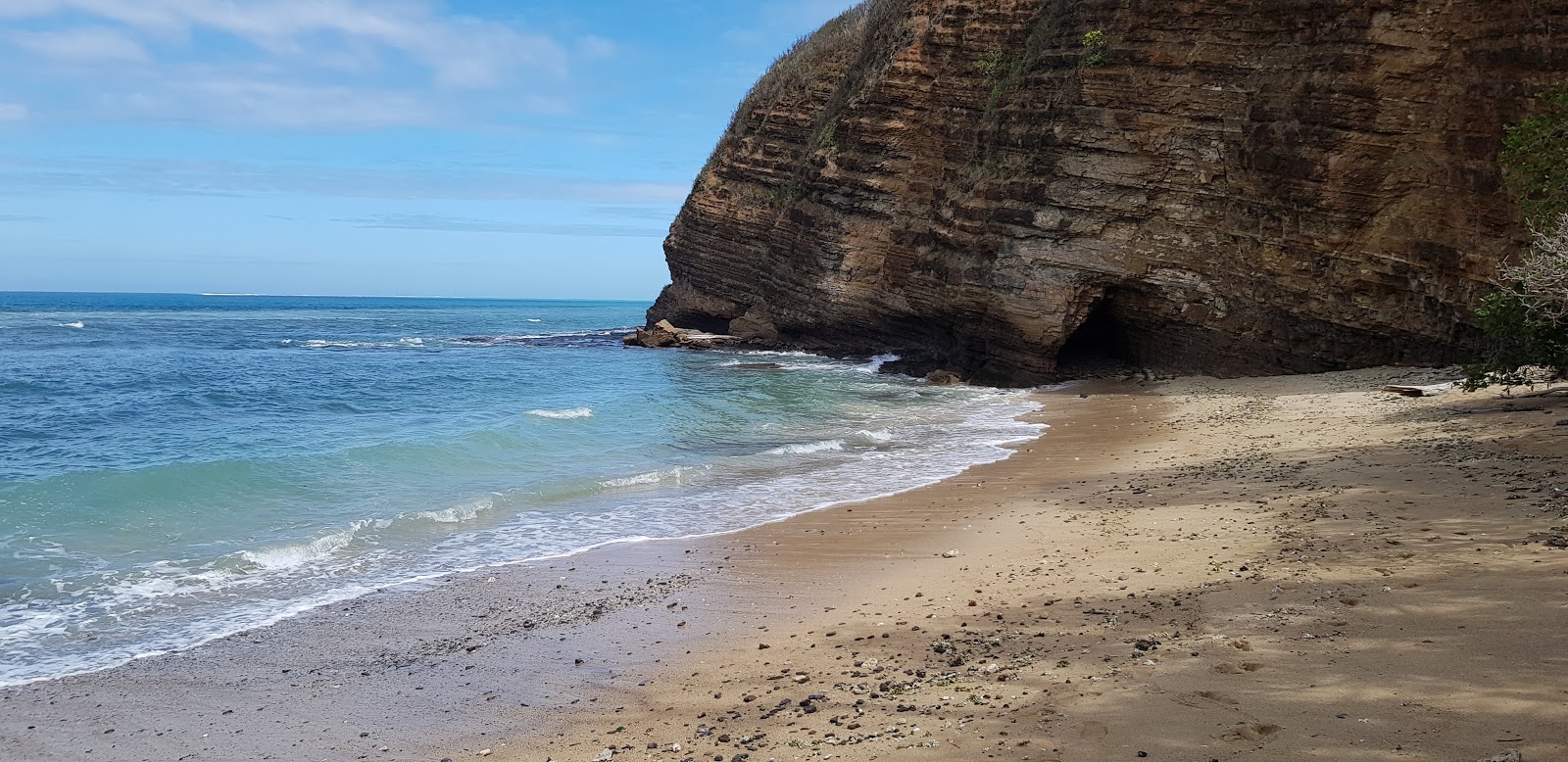 Baie des amoureux'in fotoğrafı küçük koy ile birlikte