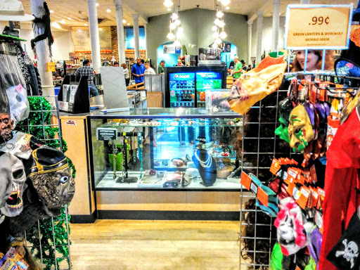 Thrift Store «Goodwill Denver - Broadway», reviews and photos, 21 S Broadway, Denver, CO 80209, USA