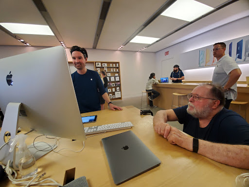 Computer Store «Apple Shadyside», reviews and photos, 5508 Walnut St, Pittsburgh, PA 15232, USA