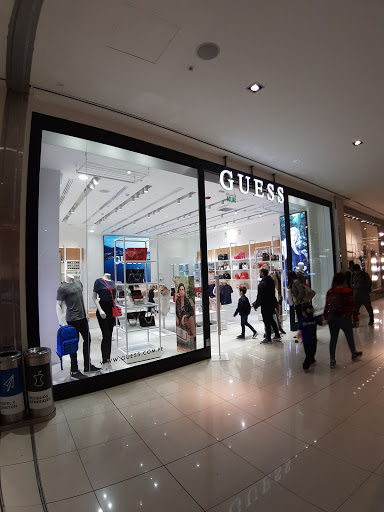 Stores to buy women's guess sneakers Lima