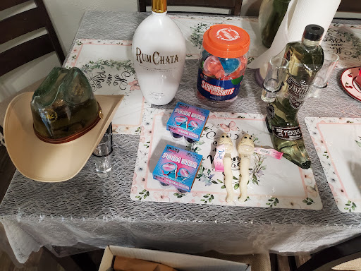 Liquor Store «Liquor Zone», reviews and photos, 3004 E Pioneer Pkwy #200, Arlington, TX 76010, USA