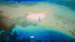 Asdhoo Sandbank'in fotoğrafı kısa, düz kıyı şeridi ile birlikte