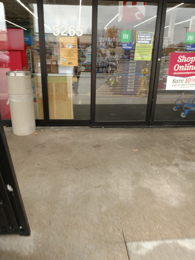 Pet Supply Store «Chow Hound Pet Supplies», reviews and photos, 5265 Northland Dr NE, Grand Rapids, MI 49525, USA