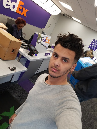 Shipping and Mailing Service «FedEx Ship Center», reviews and photos, 28000 5 M Center Dr, Romulus, MI 48174, USA