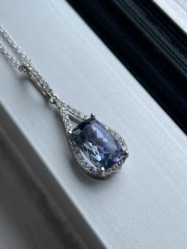 Jewelry Store «Edward Warren Jewelers», reviews and photos, 1610 Cross Creeks Blvd, Pickerington, OH 43147, USA