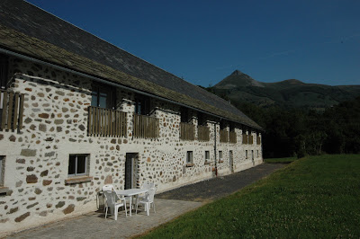 La Grange du Devezou, Location gite Massif Central, Cantal, Auvergne avec piscine, appartements meublés, ski Le Lioran. à Saint-Jacques-des-Blats