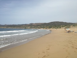 Photo de Lara beach South entouré de montagnes