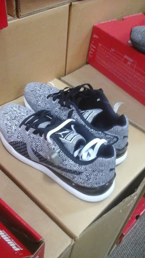 Shoe Store «MJM DESIGNER SHOES», reviews and photos, 951 W Brandon Blvd, Brandon, FL 33511, USA