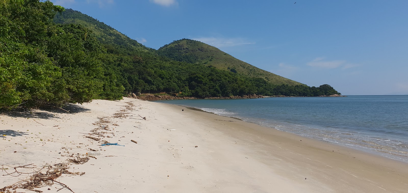 Fotografie cu Praia do Sitio cu o suprafață de nisip beige