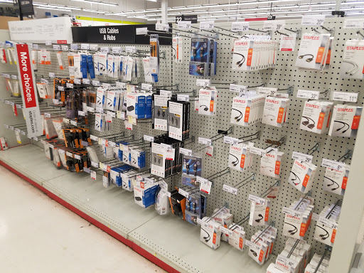Office Supply Store «Staples», reviews and photos, 547 River Rd, Edgewater, NJ 07020, USA