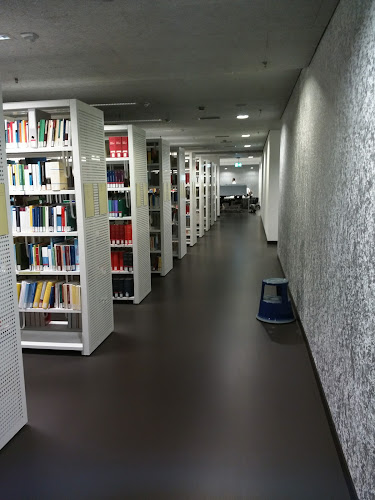 Rezensionen über ZHB Luzern - Uni/PH Gebäude in Küssnacht SZ - Buchhandlung