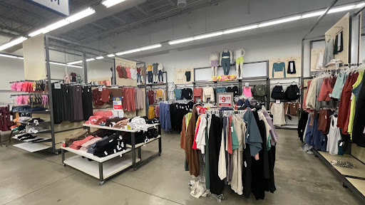 Clothing Store «Old Navy», reviews and photos, 4300 Towne Center Dr, Louisville, KY 40241, USA