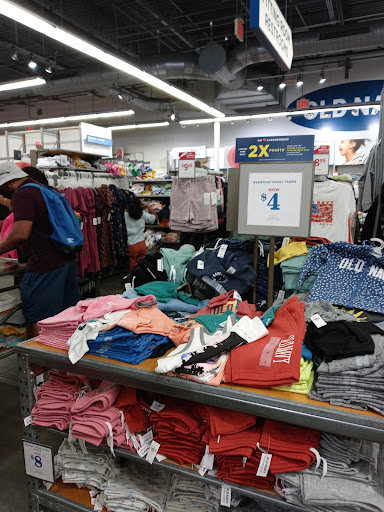 Clothing Store «Old Navy», reviews and photos, 15661 S Apopka Vineland Rd, Orlando, FL 32821, USA