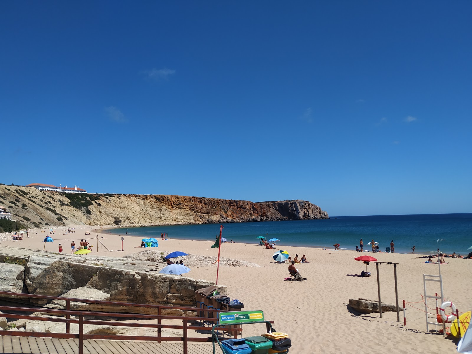 Photo de Praia da Mareta avec moyenne baie